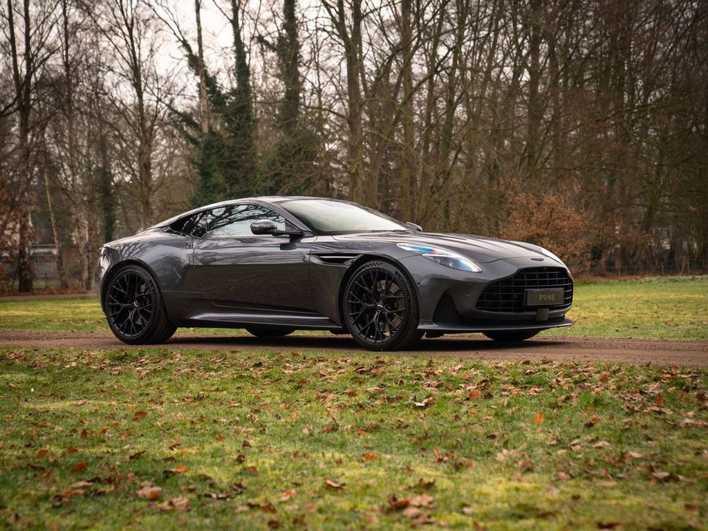 Aston Martin DB12 2025