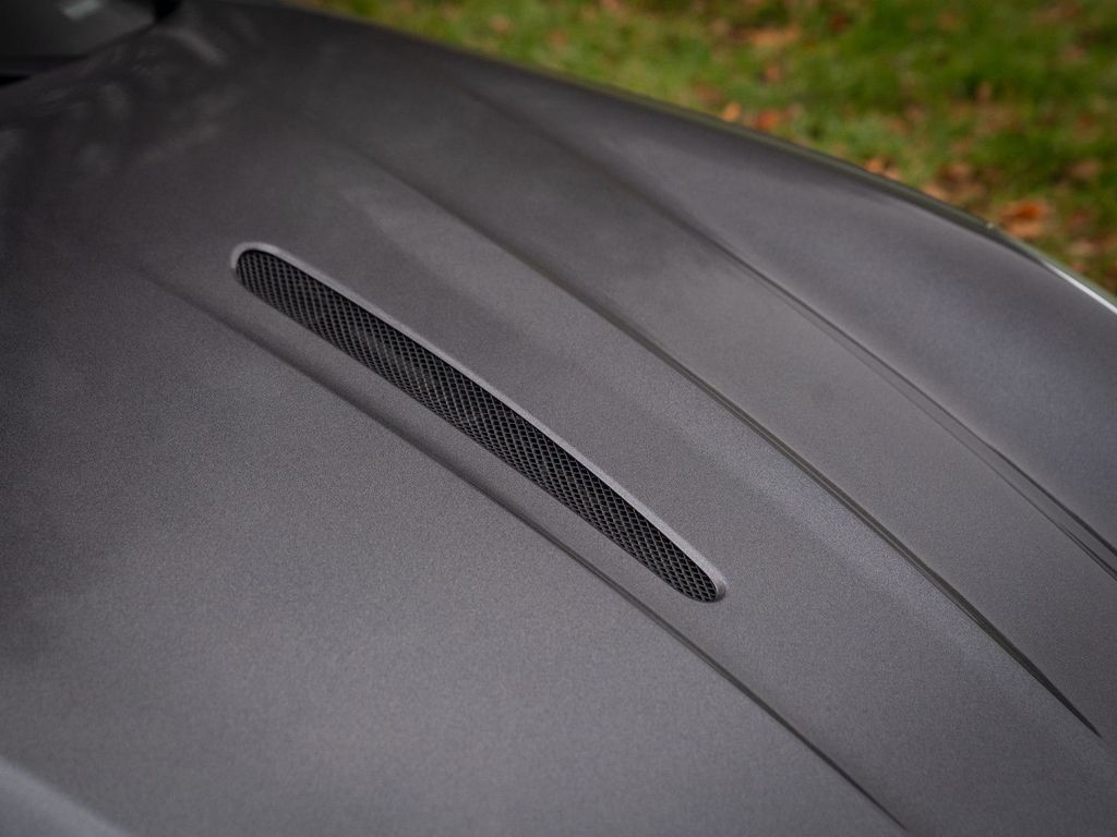 Aston Martin DB12 2025
