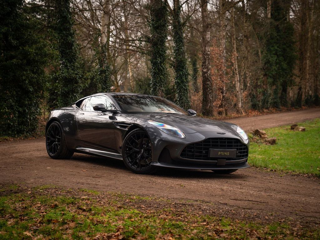Aston Martin DB12 2025