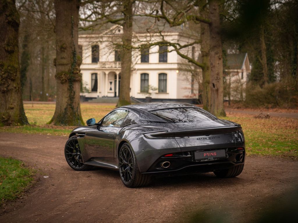 Aston Martin DB12 2025