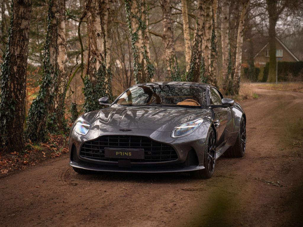 Aston Martin DB12 2025