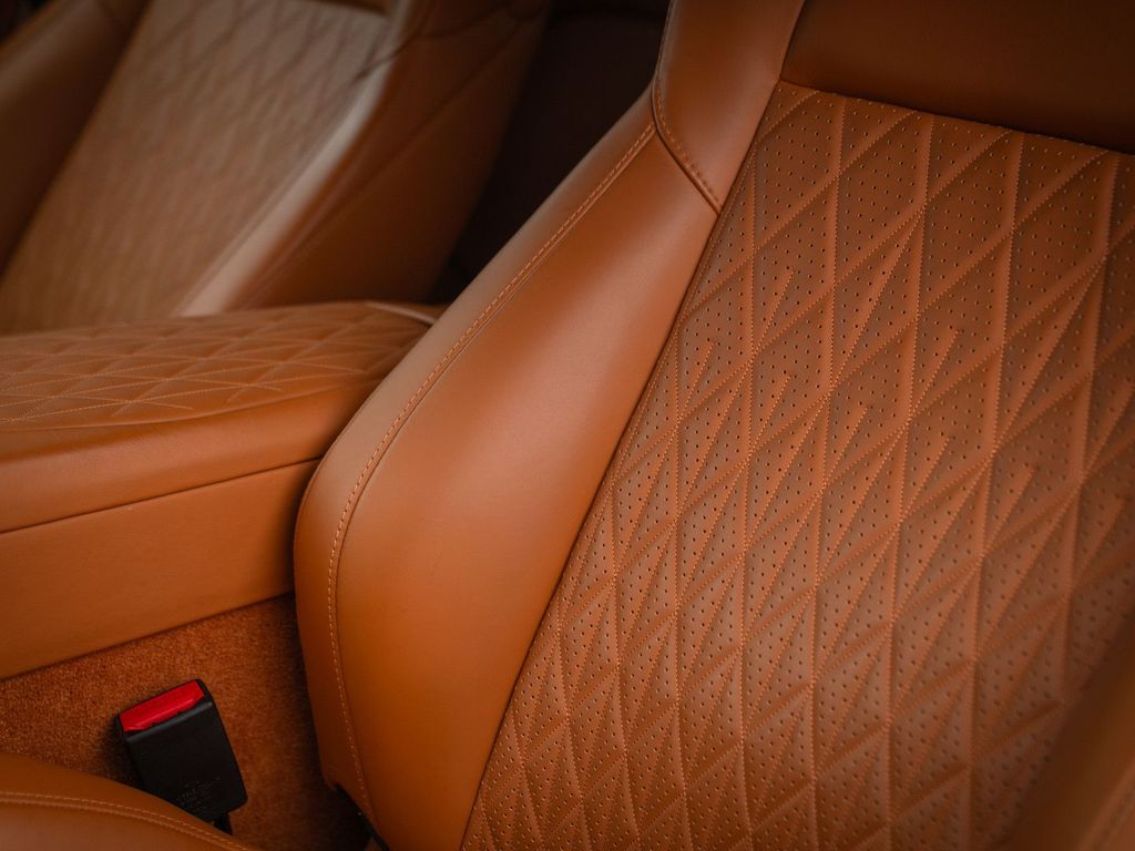 Aston Martin DB12 2025