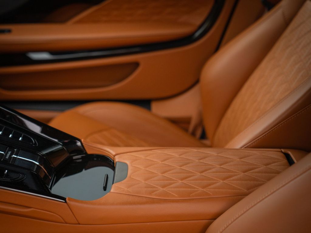 Aston Martin DB12 2025