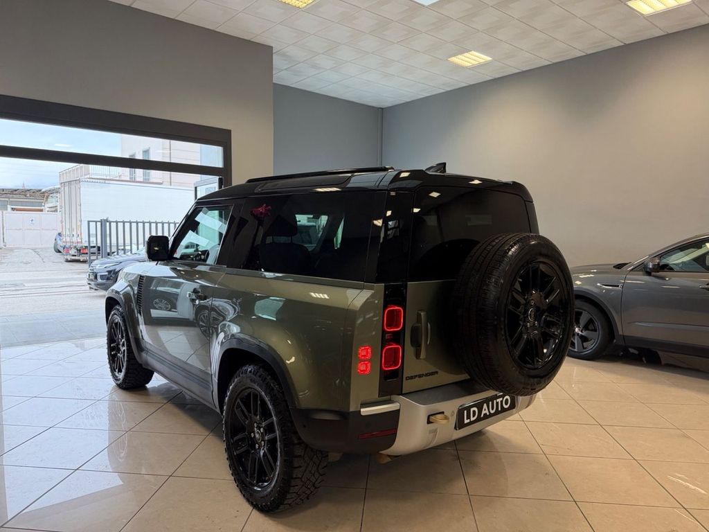 Land Rover Defender 2021