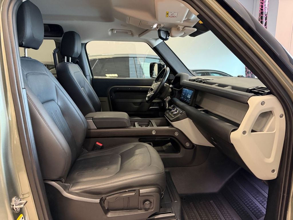 Land Rover Defender 2021