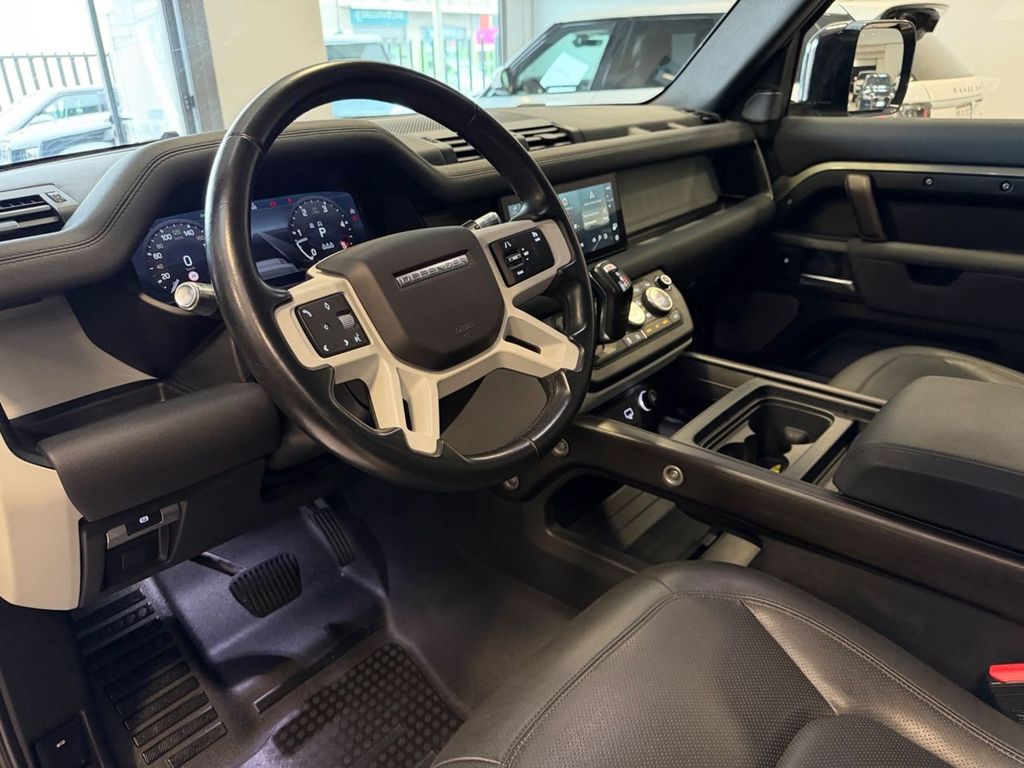 Land Rover Defender 2021