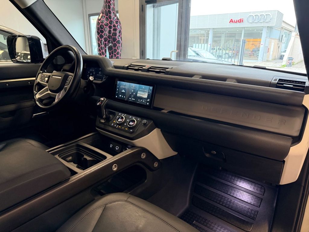 Land Rover Defender 2021