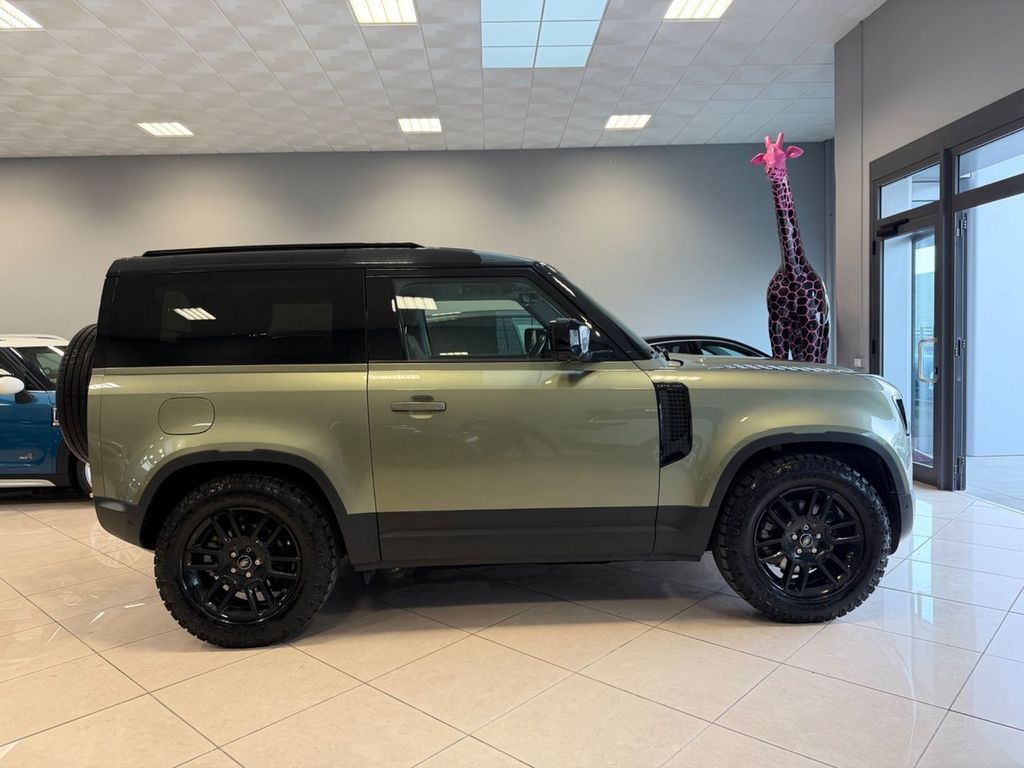 Land Rover Defender 2021