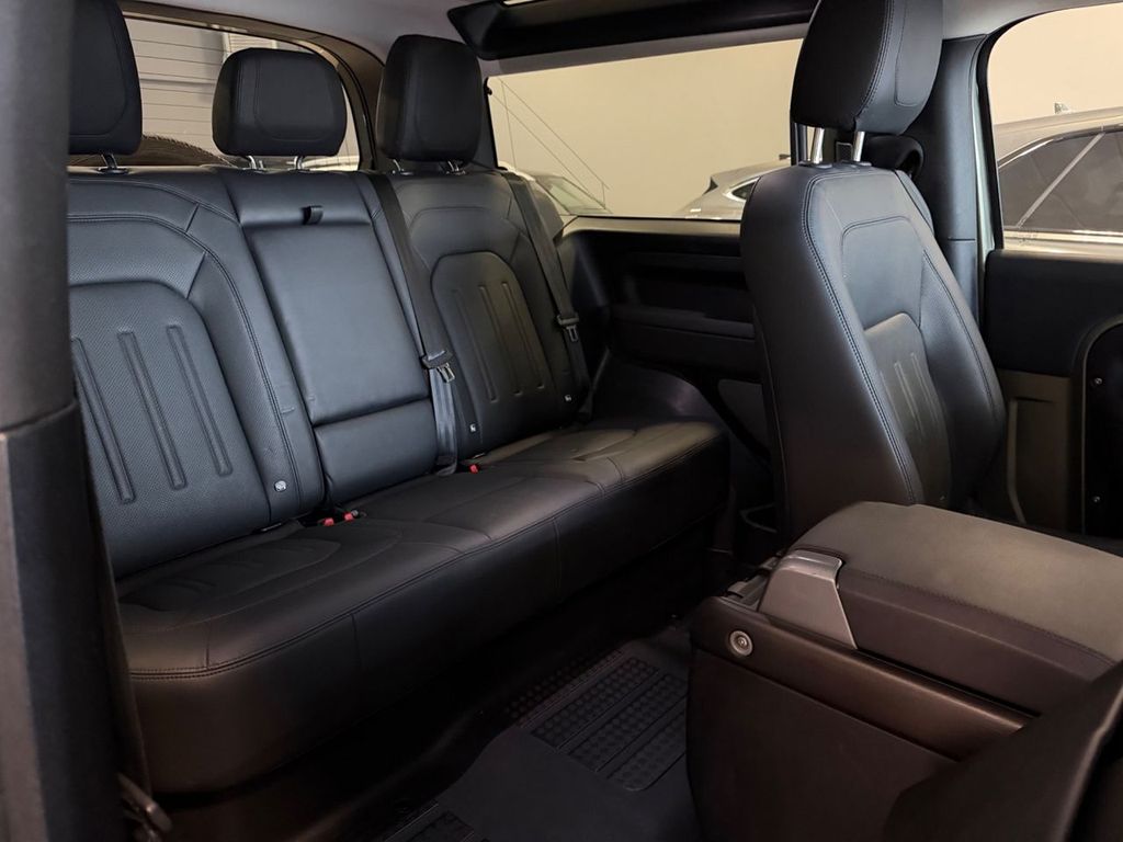 Land Rover Defender 2021