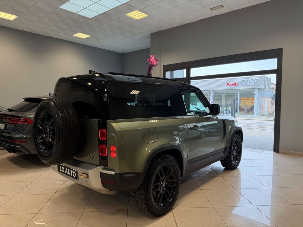 Land Rover Defender 2021
