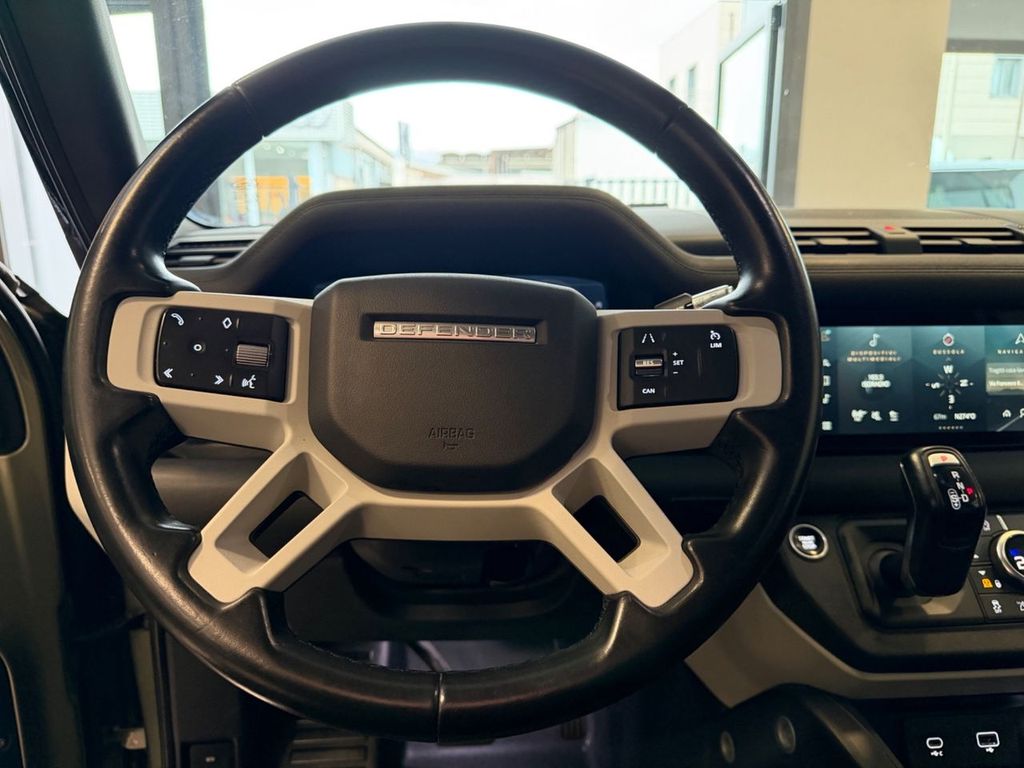 Land Rover Defender 2021