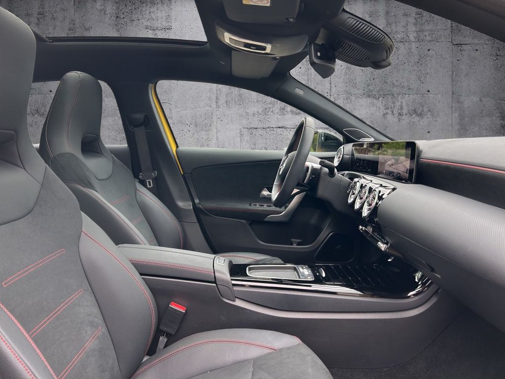 Mercedes-Benz A 200 2024