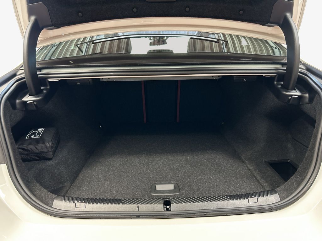 BMW i5 2024