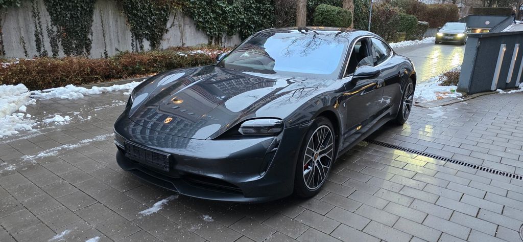 Porsche Taycan 2022