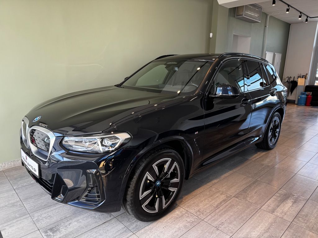 BMW iX3 2024