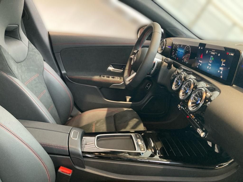 Mercedes-Benz CLA 220 2025