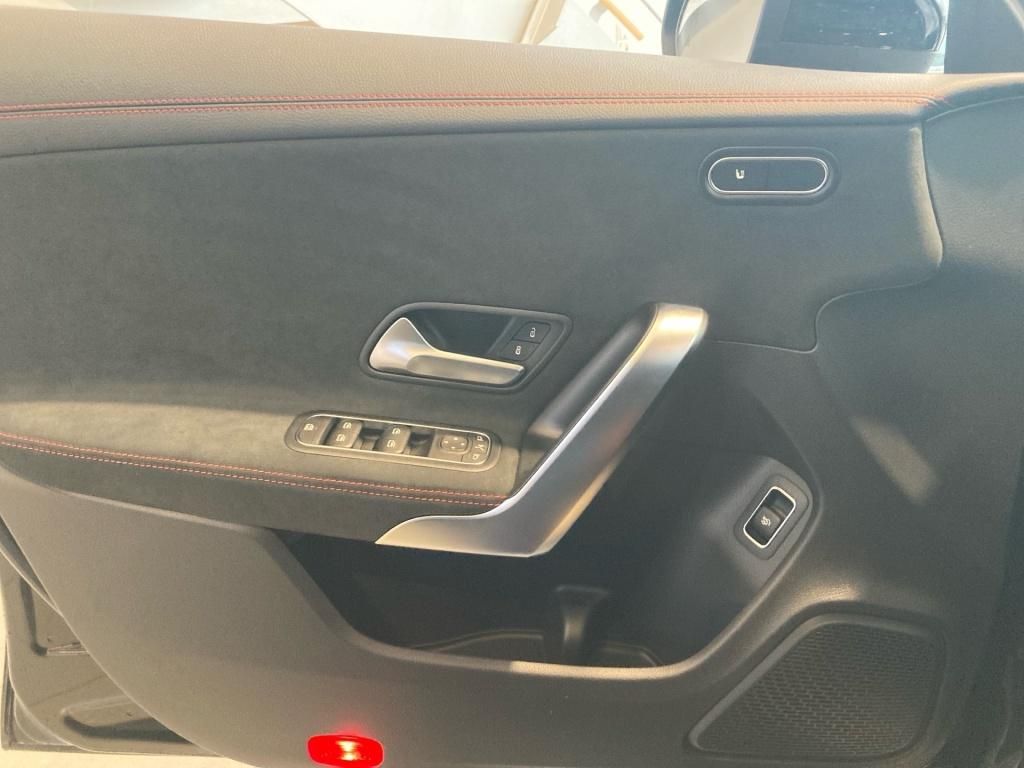 Mercedes-Benz CLA 220 2025