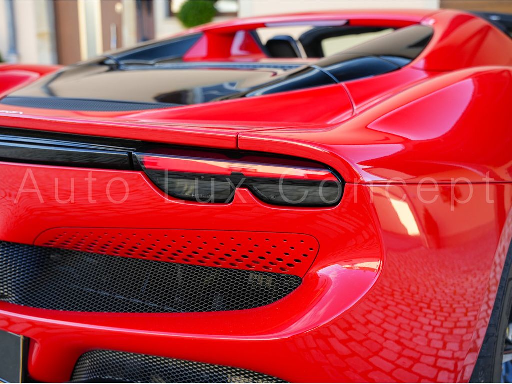 Ferrari 296 GTS 2025