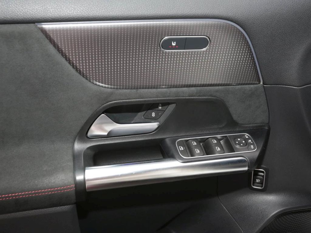 Mercedes-Benz EQA 2021