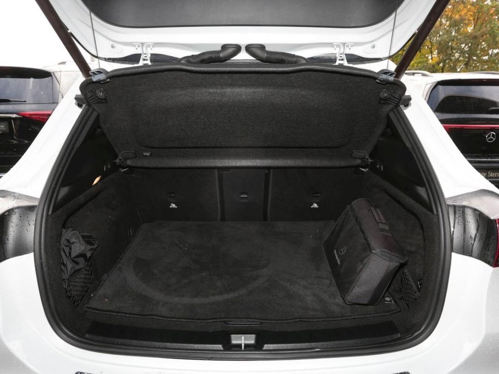 Mercedes-Benz EQA 2021