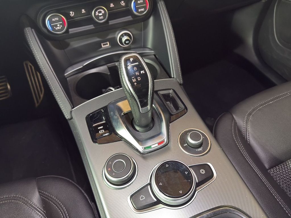 Alfa Romeo Stelvio 2021