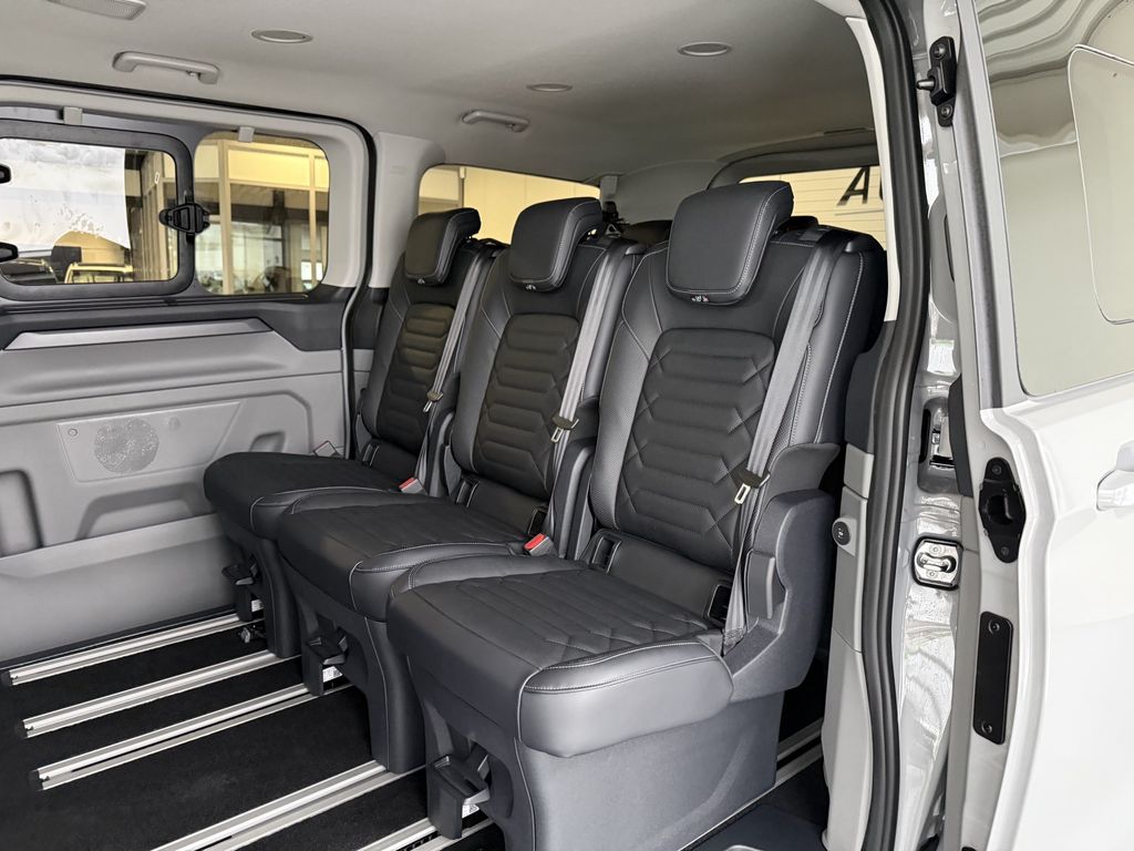 Ford Tourneo Custom 2025