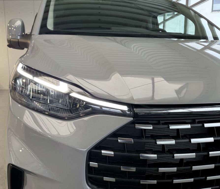 Ford Tourneo Custom 2025