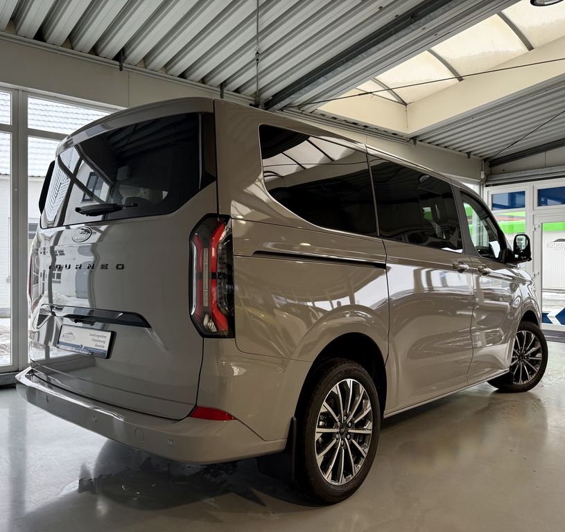 Ford Tourneo Custom 2025