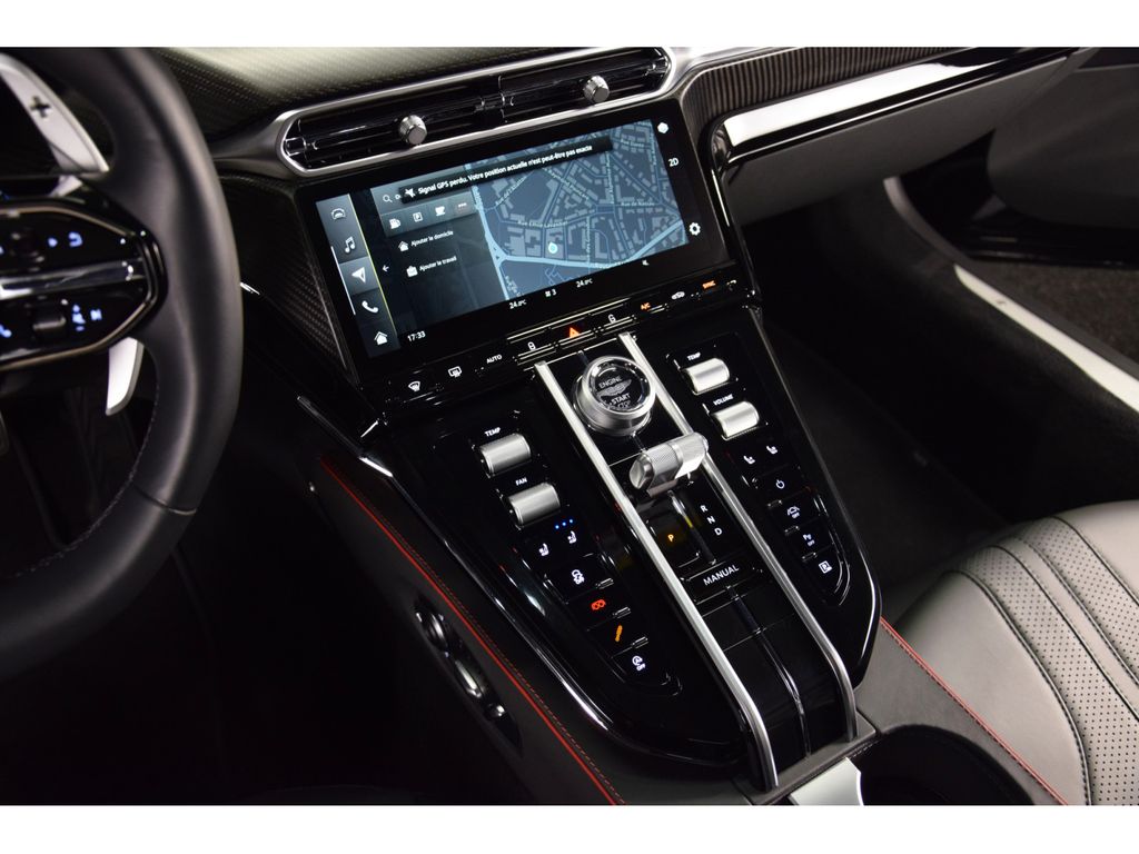 Aston Martin V8 Vantage 2025