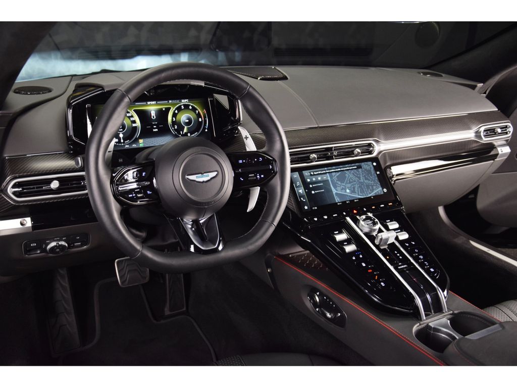 Aston Martin V8 Vantage 2025