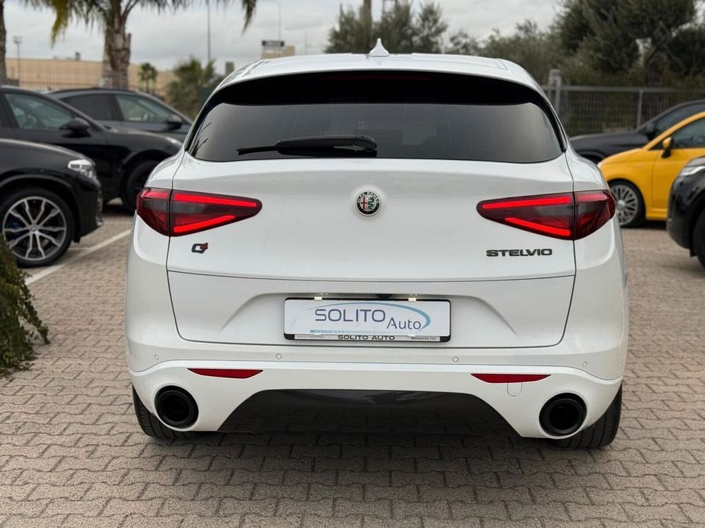 Alfa Romeo Stelvio 2021