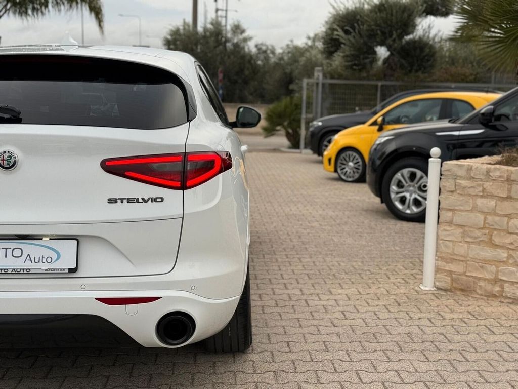 Alfa Romeo Stelvio 2021
