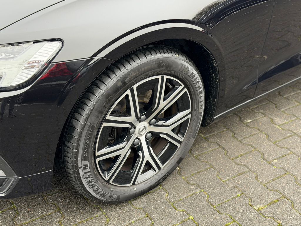 Volvo V60 2023