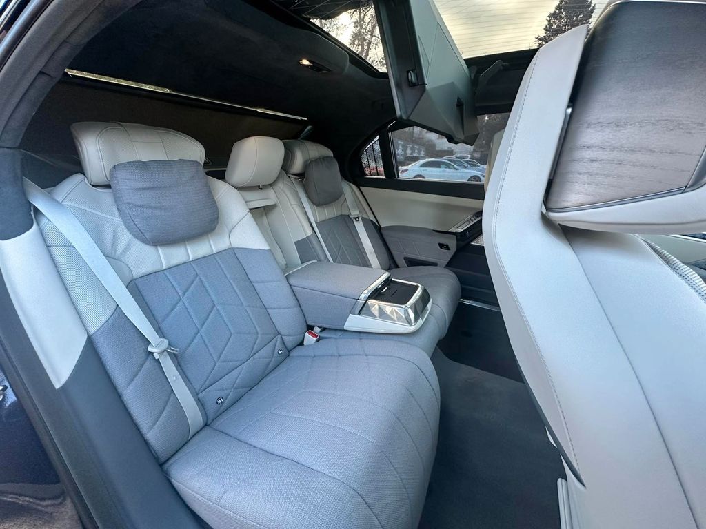 BMW i7 2023