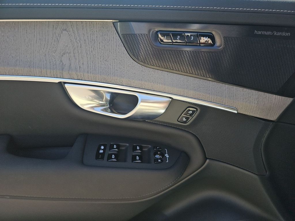 Volvo XC90 2025