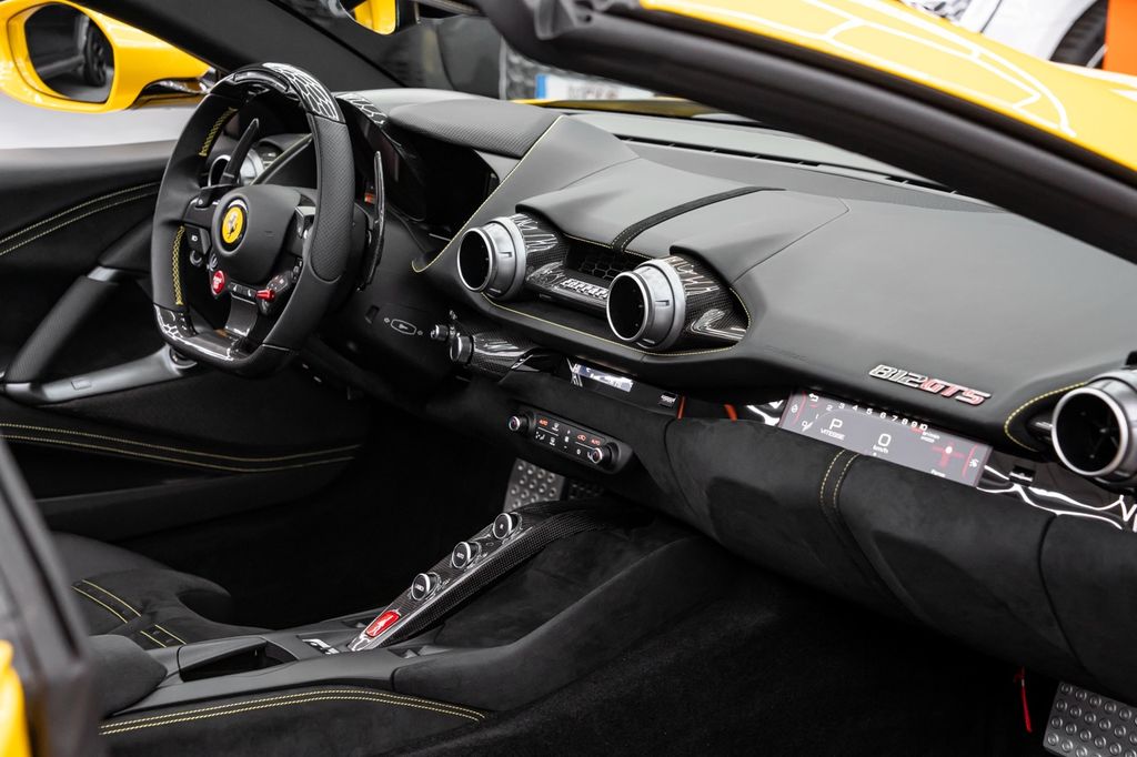Ferrari 812 2023