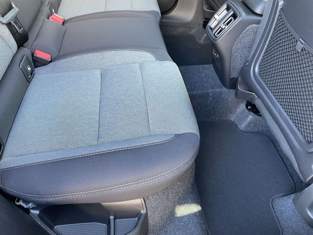 Volvo XC40 2025