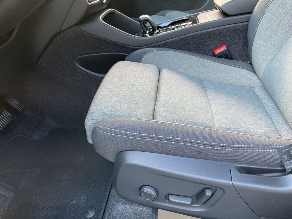 Volvo XC40 2025