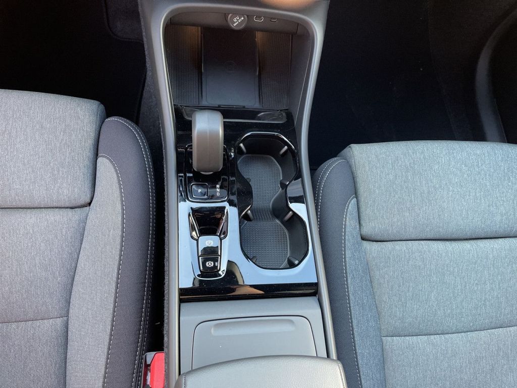 Volvo XC40 2025