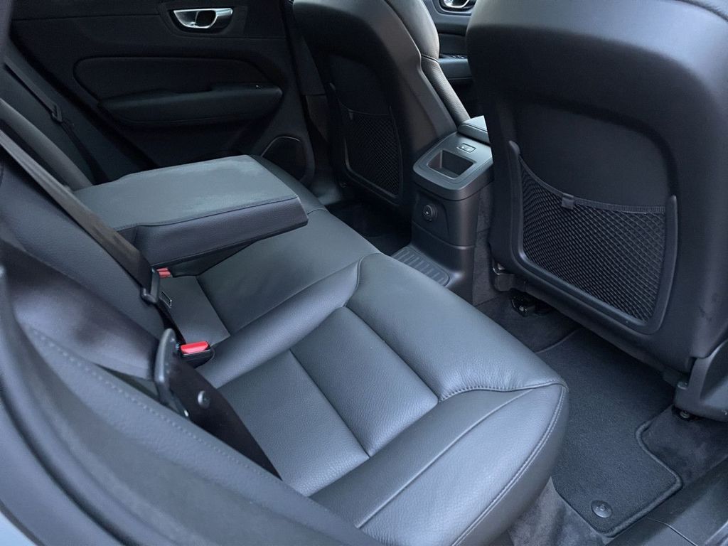 Volvo XC60 2025
