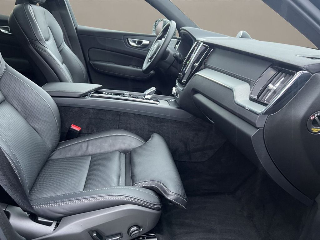 Volvo XC60 2025