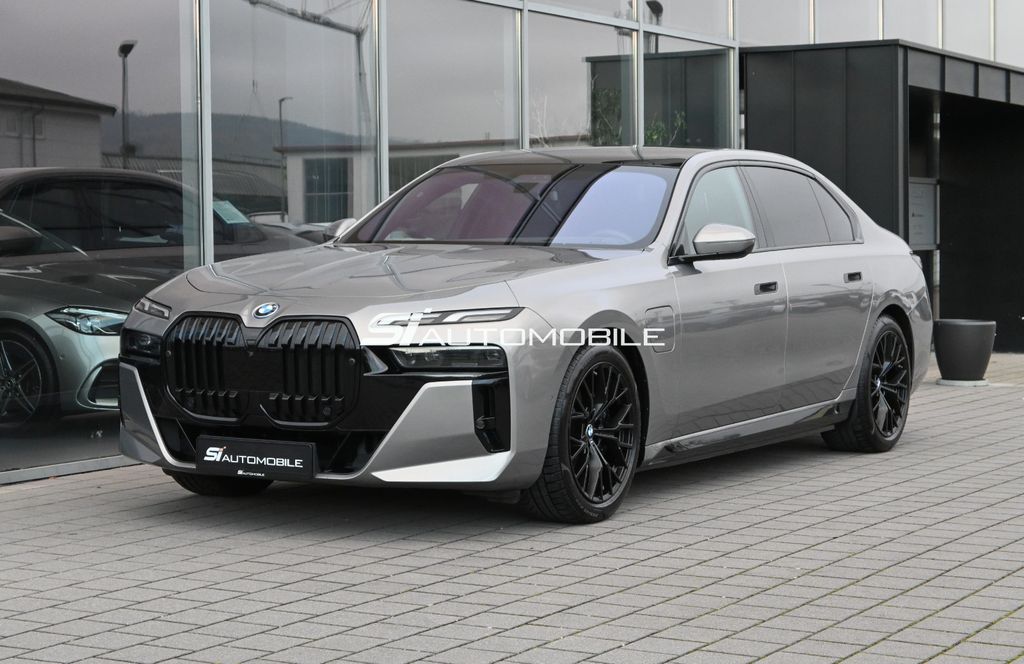 BMW 750 2023