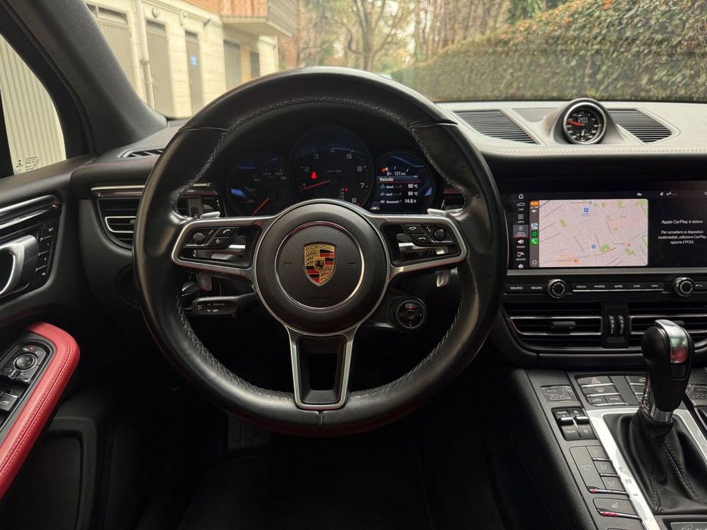 Porsche Macan 2021