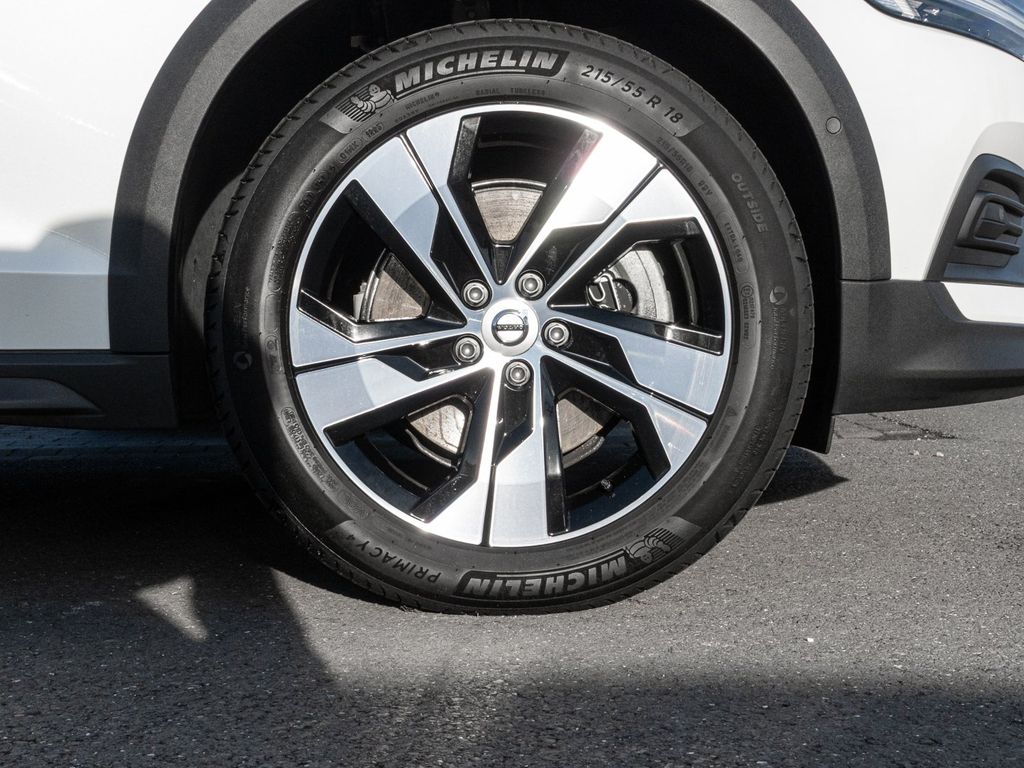 Volvo V60 Cross Country 2023