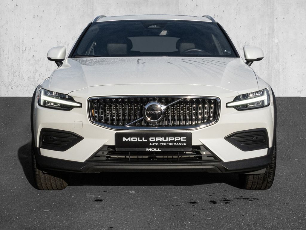 Volvo V60 Cross Country 2023