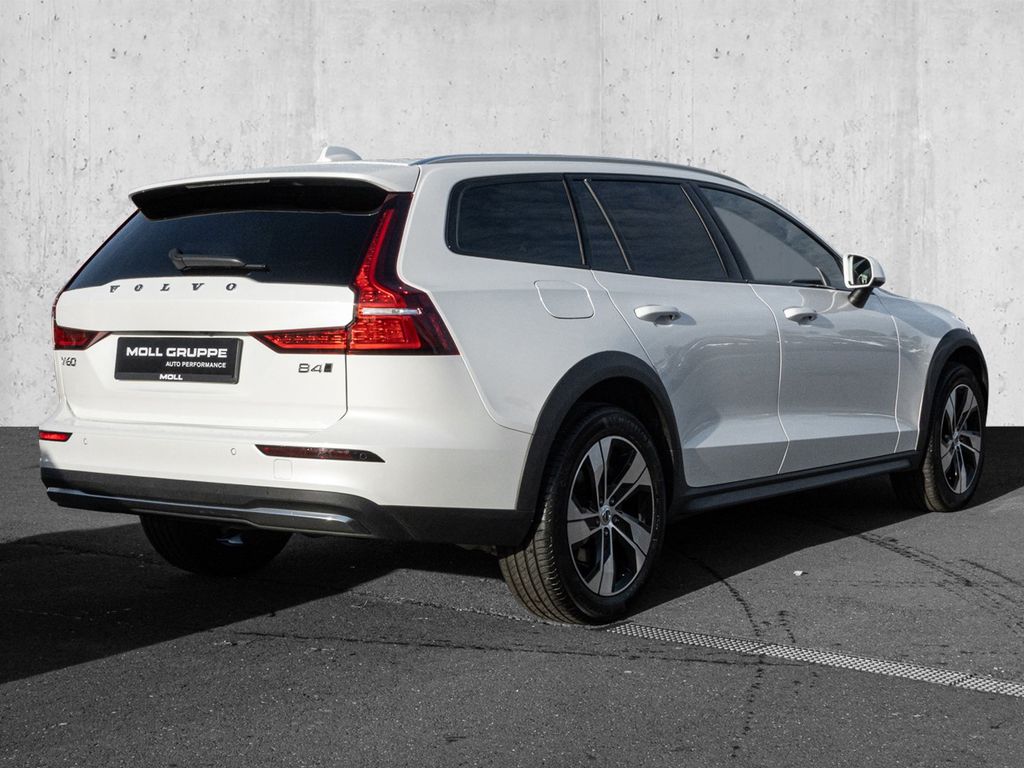 Volvo V60 Cross Country 2023