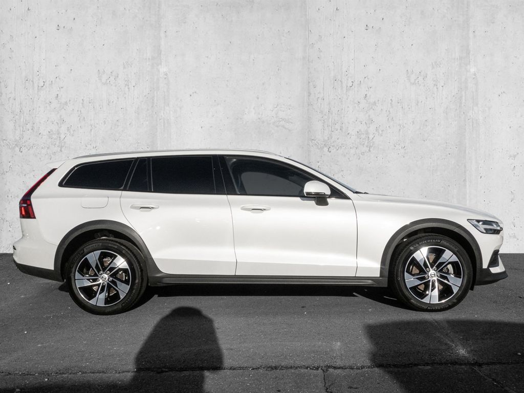 Volvo V60 Cross Country 2023