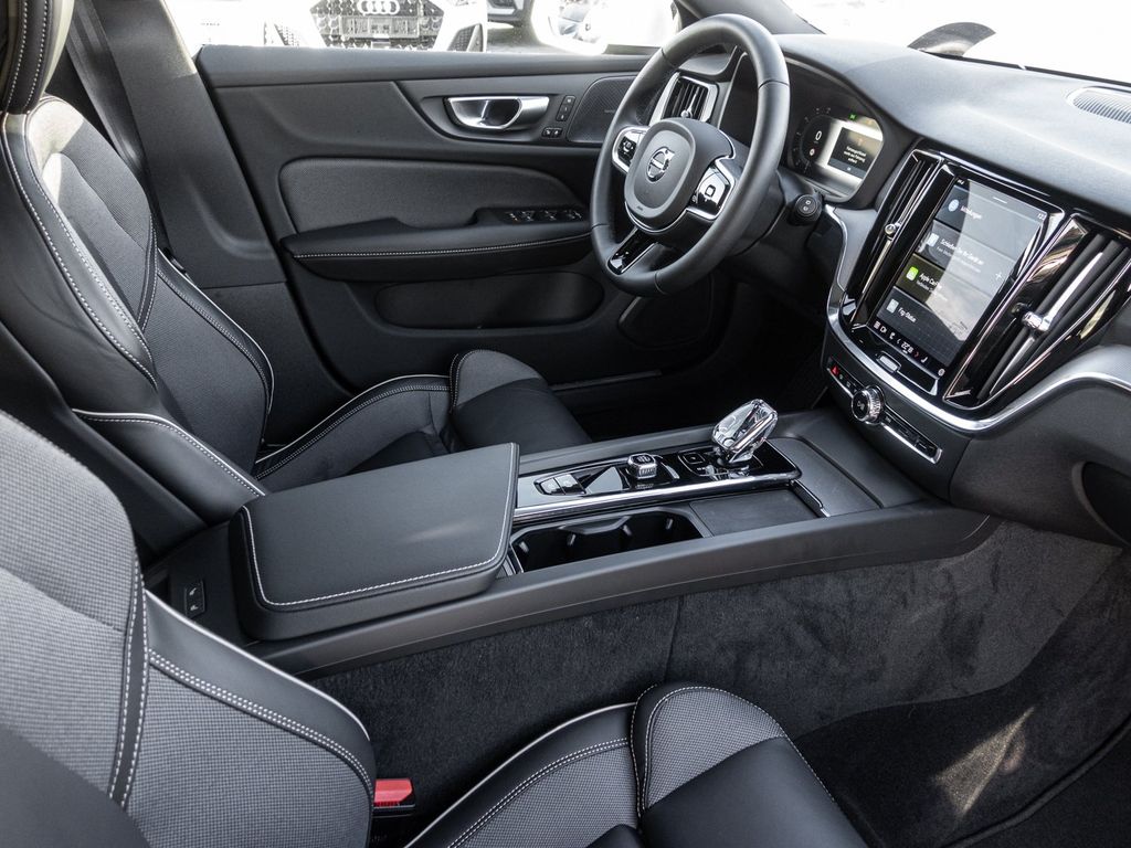 Volvo V60 Cross Country 2023