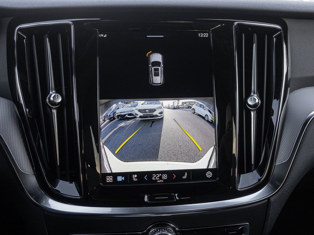 Volvo V60 Cross Country 2023