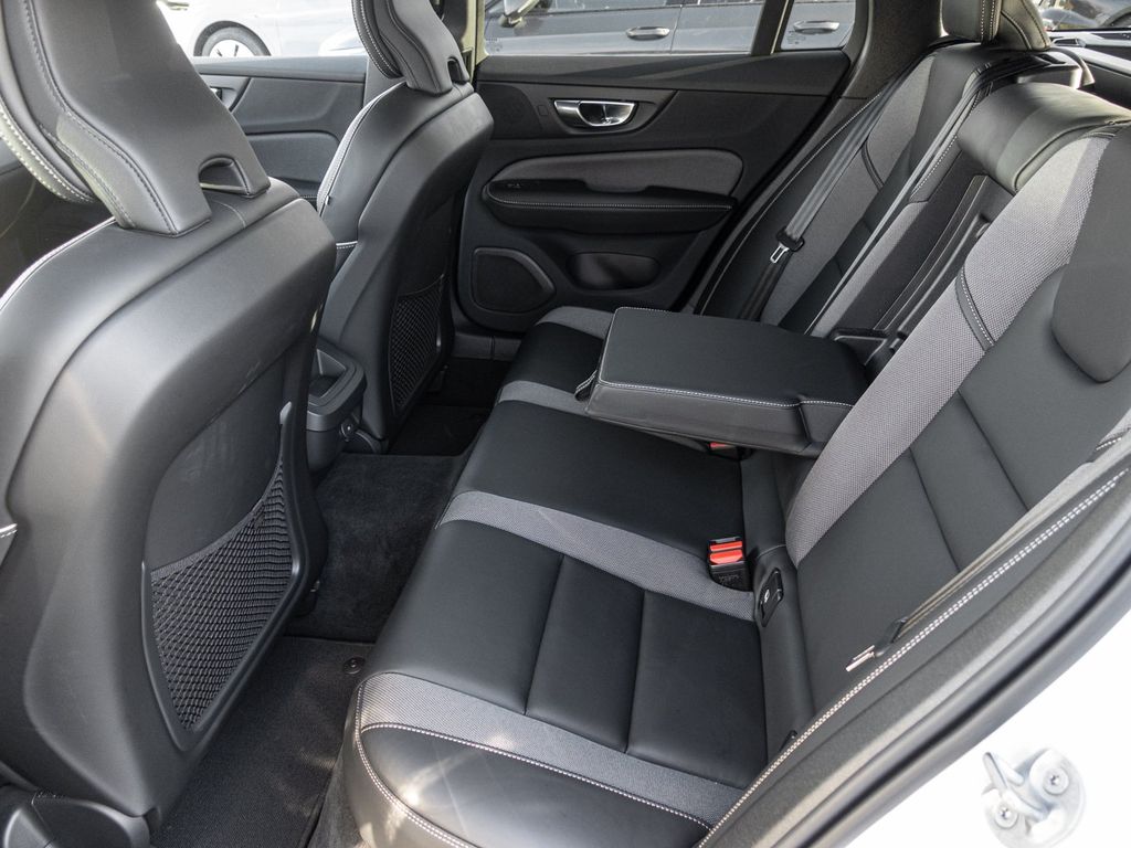 Volvo V60 Cross Country 2023